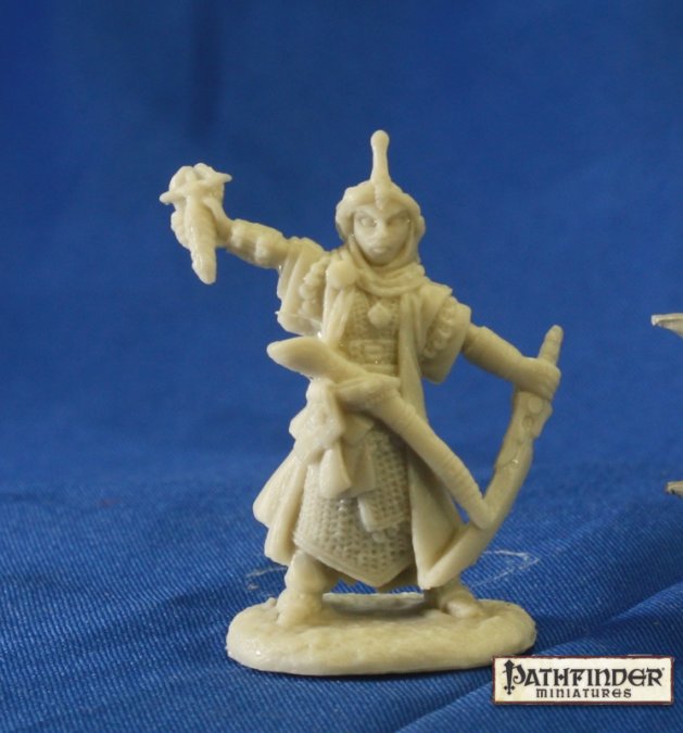 RPR89015 - Reaper Miniatures: Kyra Iconic Cleric